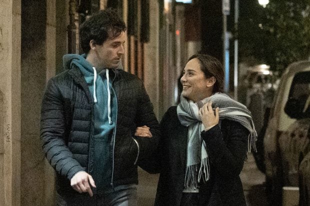 Tamara Falc&oacute; e &Iacute;&ntilde;igo Onieva paseando por Madrid / Gtres