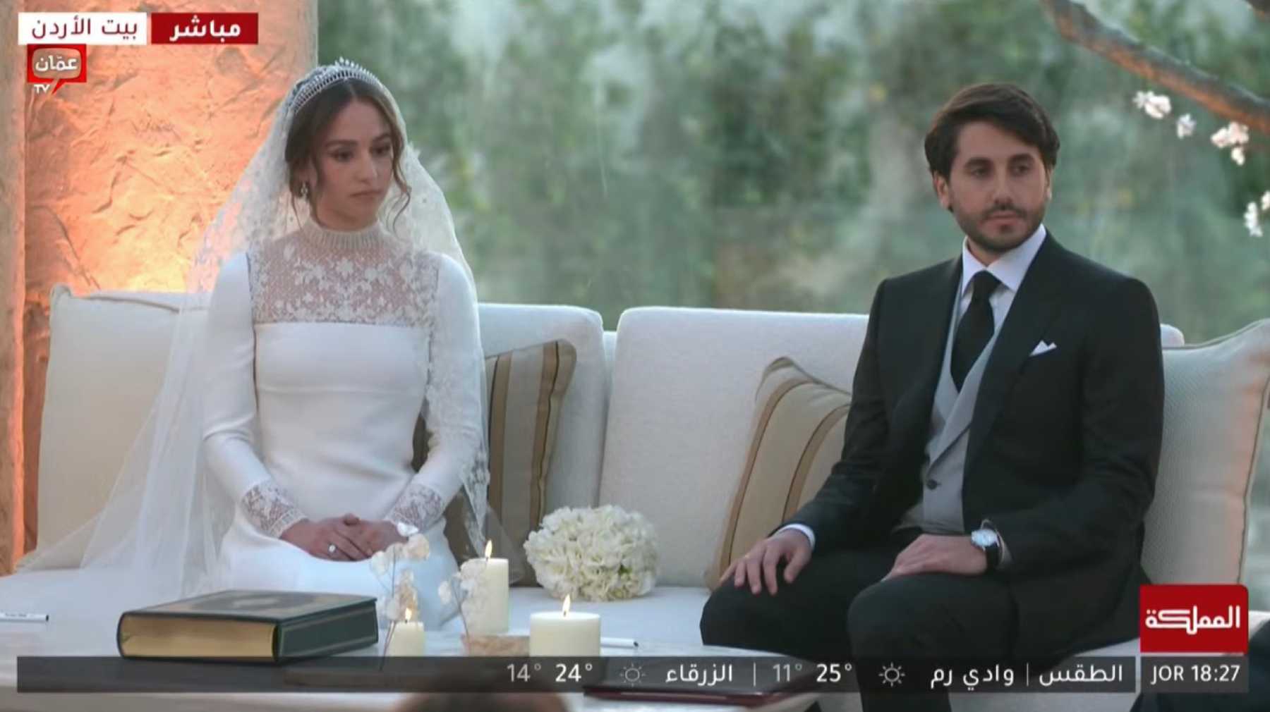 Iman de Jordania junto a su esposo en el d&iacute;a de su boda / TV Jordania 
