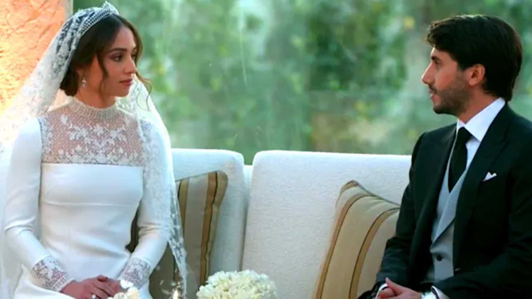 Iman de Jordania junto a su esposo en el día de su boda / TV Jordania