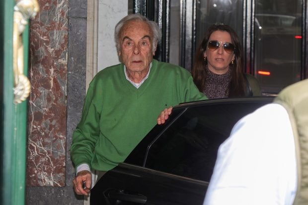 Carlos Zurita en los alrededores del hospital Gregorio Mara&ntilde;&oacute;n. / Gtres