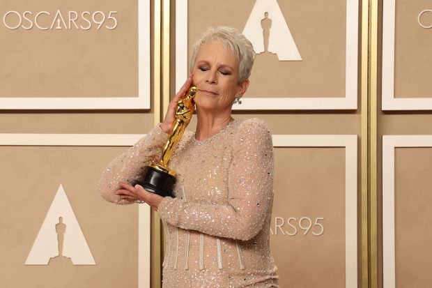 Jamie Lee Curtis con su Oscar / Gtres