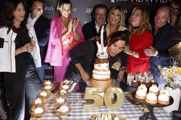 Julio Jos&eacute; Iglesias soplando las velas de su cumplea&ntilde;os. / Gtres