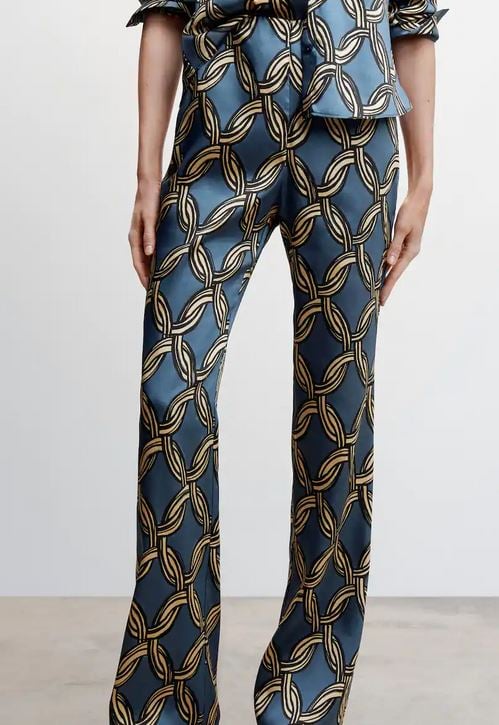 Unos pantalones diferentes y que realzan la figura: Mango apuesta por este modelo primaveral