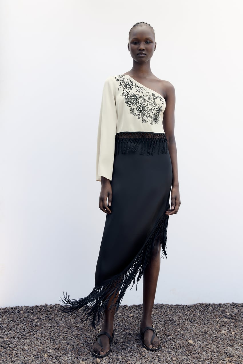 La falda de flecos negra que est&aacute; siendo un &eacute;xito en la web de Zara