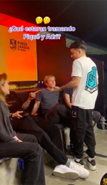 Clara Ch&iacute;a en una reuni&oacute;n de trabajo con Piqu&eacute; / Redes sociales