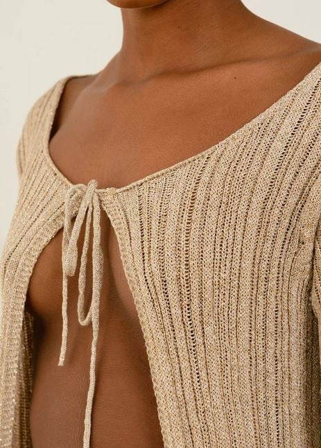 Alohas arrasa con este top de punto: ideal para una noche de primavera en una terrazita