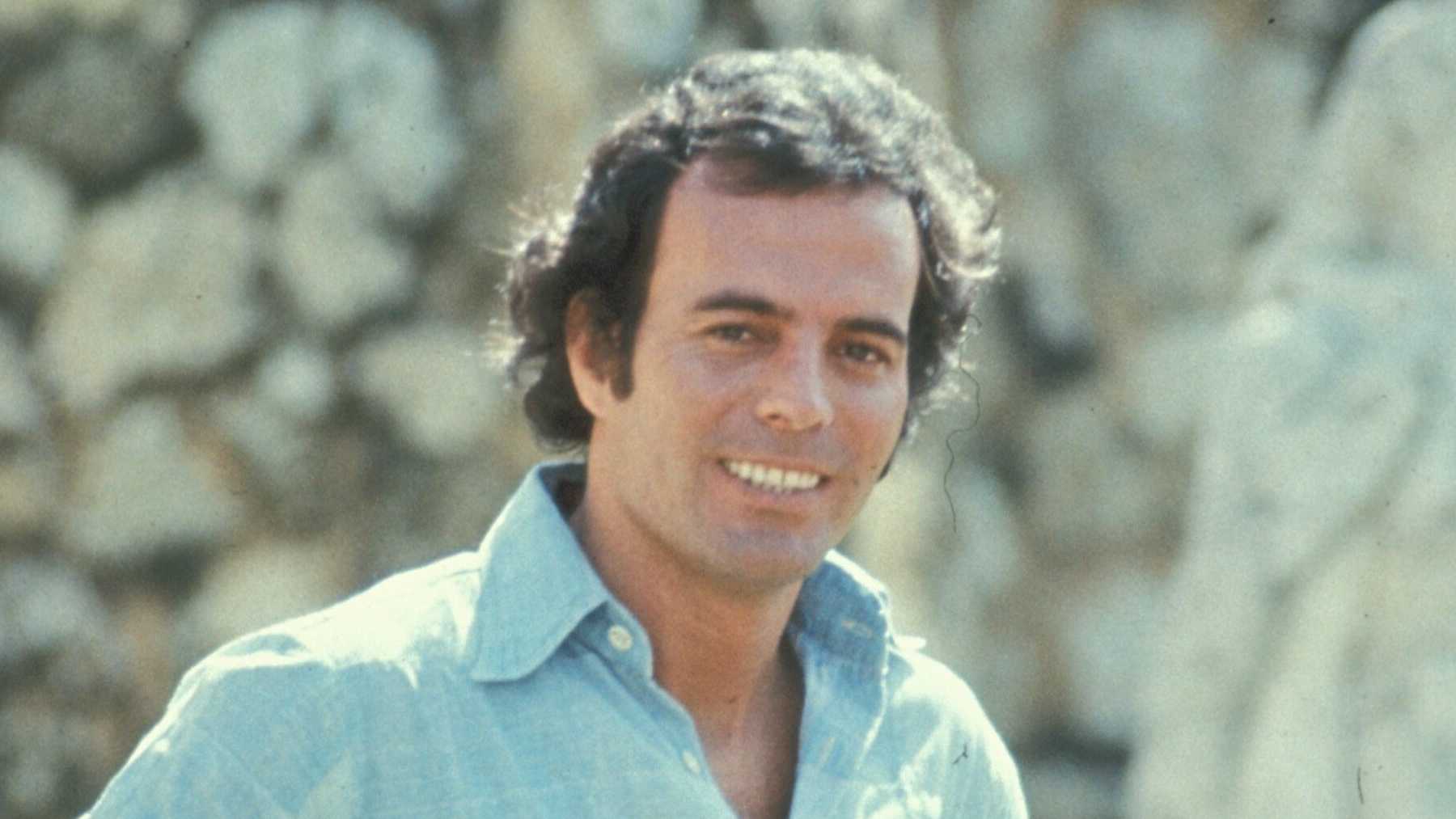Julio Iglesias posando en la década de los setenta / Gtres