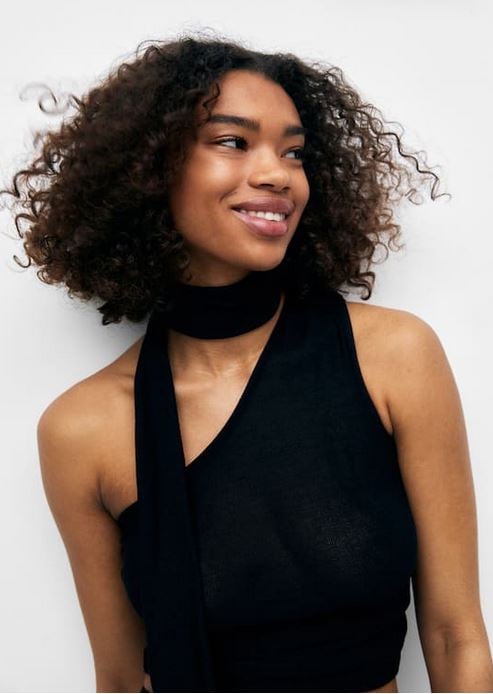 Este top asim&eacute;trico de Pull&Bear sienta genial: elegante e ideal para una noche de fiesta