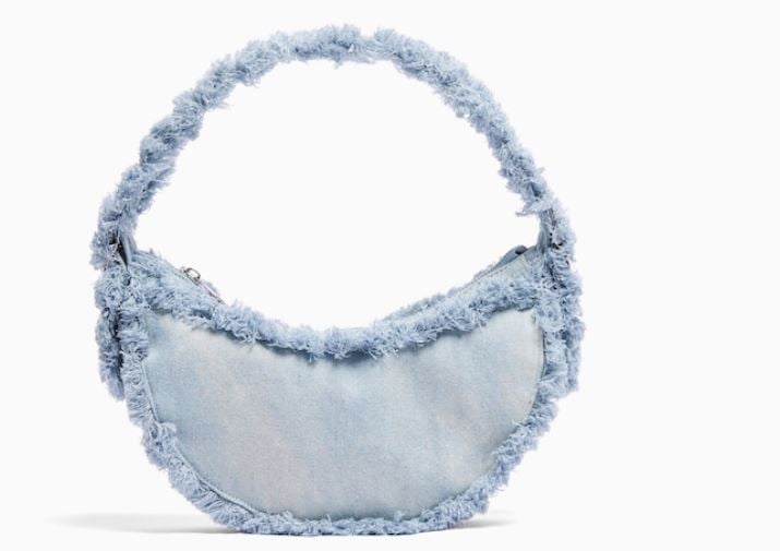 Un bolso original y que pega con todo: bueno, bonito y barato en Bershka