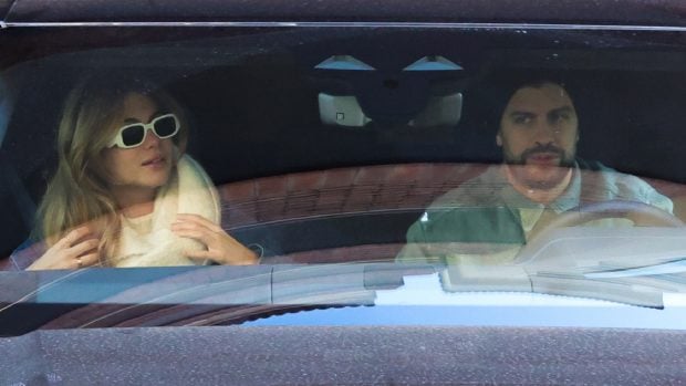 Clara Ch&iacute;a y Gerard Piqu&eacute; juntos en el coche / Gtres