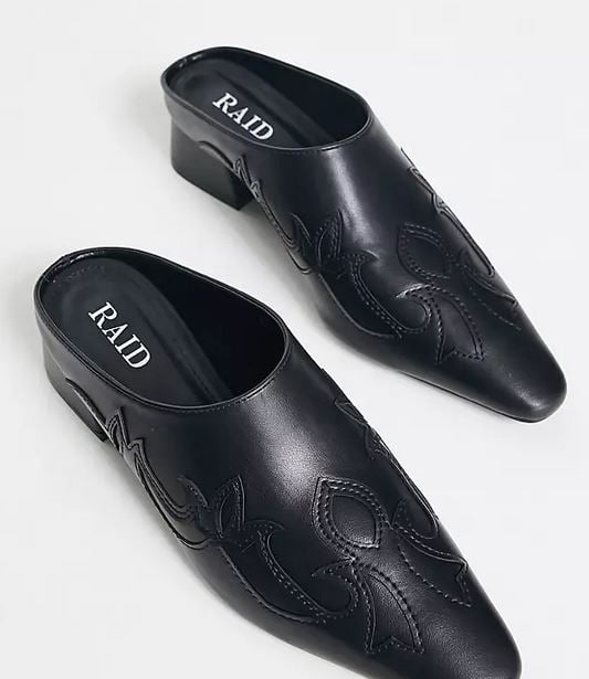 Asos lo peta con estos zapatos mule-cow boy para esta primavera