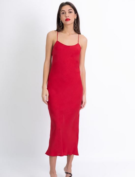 El Corte Ingl&eacute;s lo vuelve a hacer: el vestido rojo estrella para una comuni&oacute;n o boda