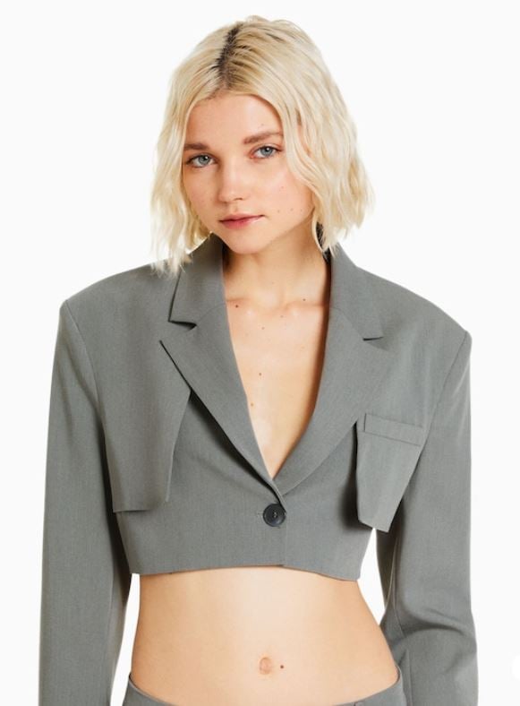 Marca tu cintura de avispa con esta blazer de Bershka a un precio low cost
