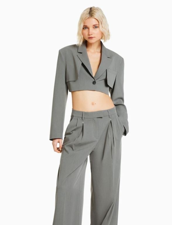 Marca tu cintura de avispa con esta blazer de Bershka a un precio low cost