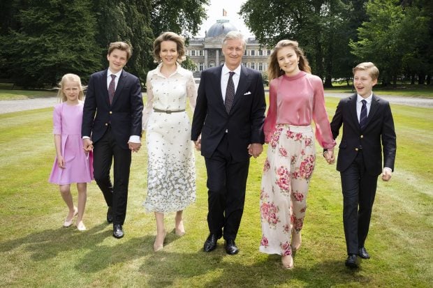 Los Reyes de Bélgica y sus hijos posando / Gtres