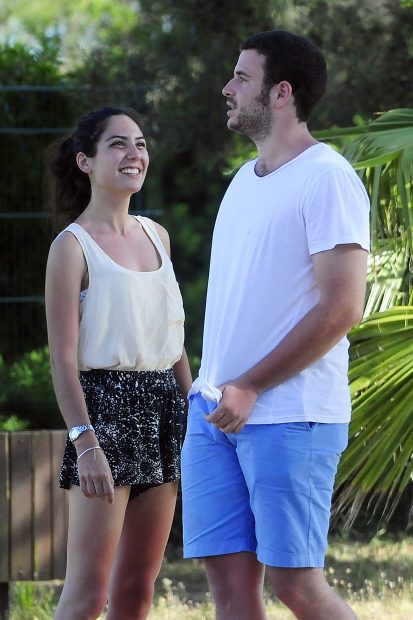 Raquel Rodr&iacute;guez y &Aacute;lex Lequio sonriendo. / Gtres