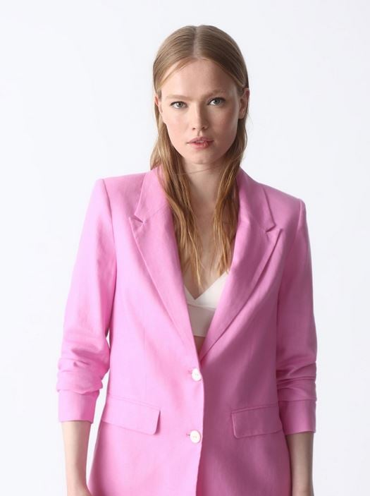 Un traje de chaqueta-pantal&oacute;n perfecto para ir de comuni&oacute;n o bautizo: es de Lefties