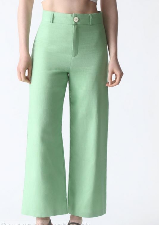 Un traje de chaqueta-pantal&oacute;n perfecto para ir de comuni&oacute;n o bautizo: es de Lefties