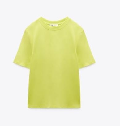 Zara apuesta por lo b&aacute;sico y saca una nueva colecci&oacute;n de camisetas: as&iacute; son las 10 mejores