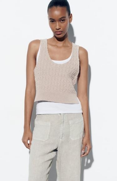 Zara apuesta por lo b&aacute;sico y saca una nueva colecci&oacute;n de camisetas: as&iacute; son las 10 mejores
