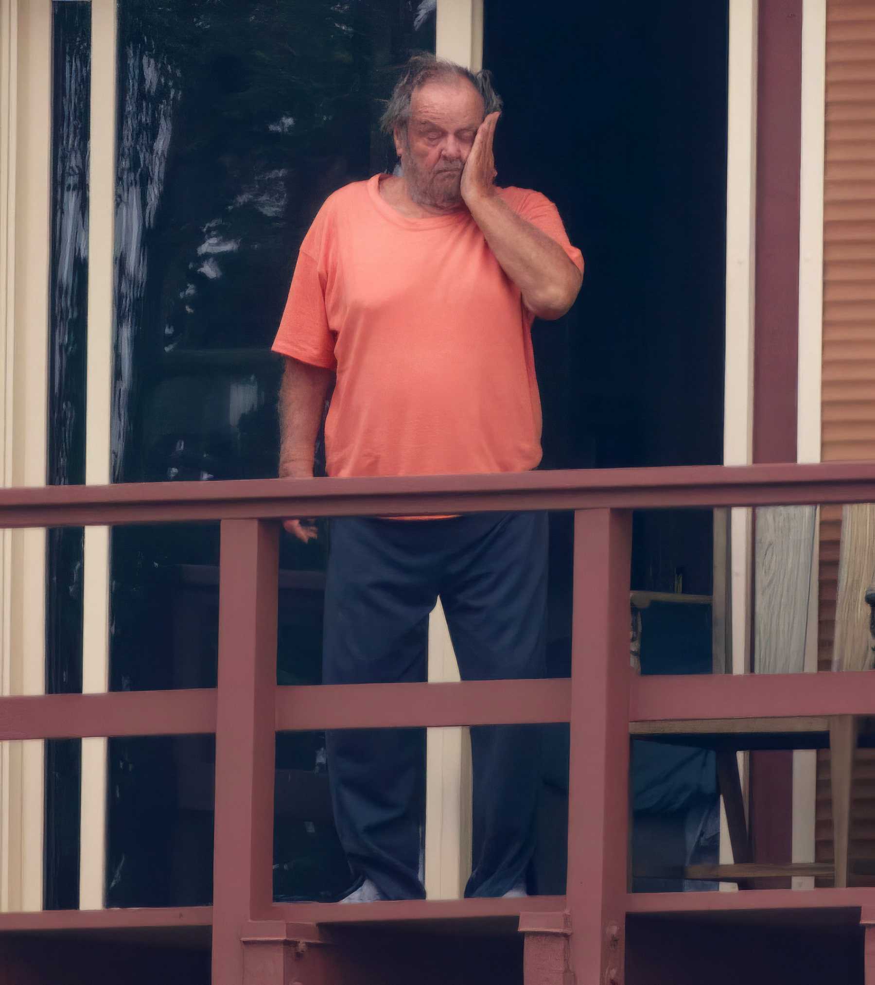 El actor Jack Nicholson en el balc&oacute;n de su mansi&oacute;n / Gtres