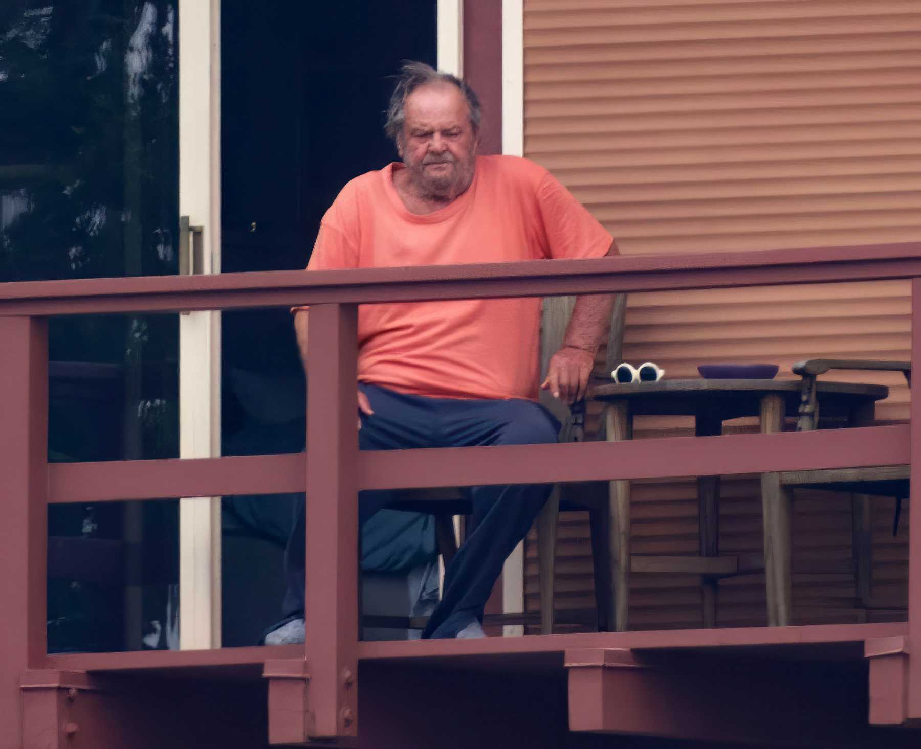 El actor Jack Nicholson en el balc&oacute;n de su mansi&oacute;n / Gtres