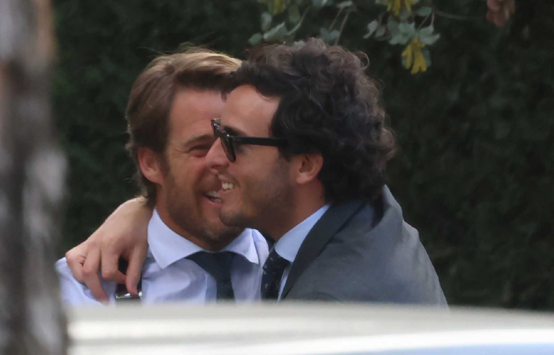 I&ntilde;igo Onieva en compa&ntilde;&iacute;a de un amigo en una boda / Gtres