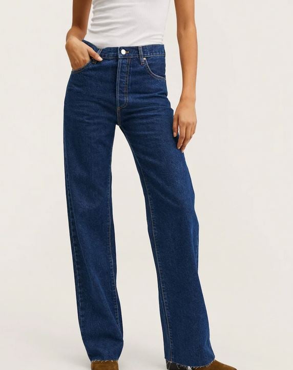 Son los mejores: as&iacute; quedan los vaqueros que todas se est&aacute;n comprando en Mango Outlet