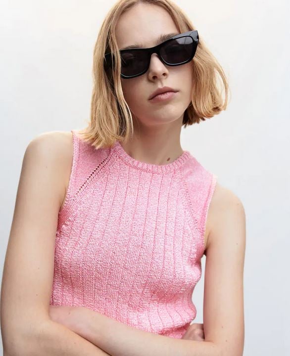 Este conjunto falda-top de canalé arrasa en Mango por su color