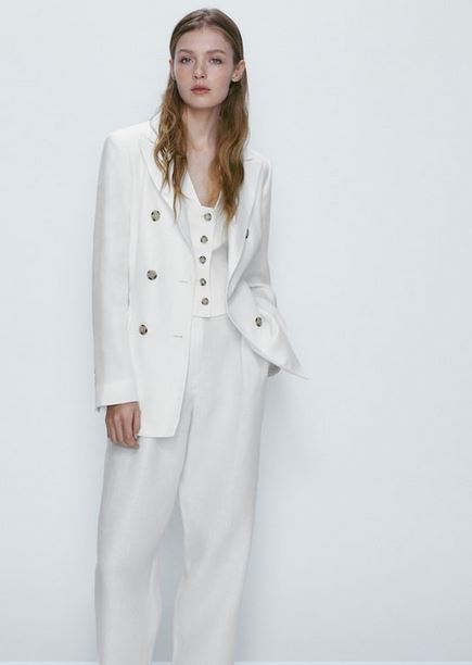 Todas hablan de este traje de Massimo Dutti: perfecto para una comunión o bautizo