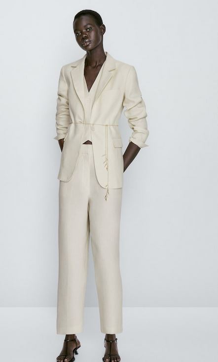 Todas hablan de este traje de Massimo Dutti: perfecto para una comunión o bautizo