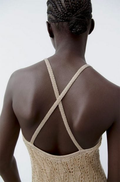 Espalda del vestido dorado viral de Zara / Zara