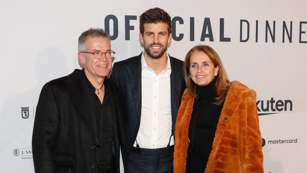 Gerard Piqué junto a sus padres en una imagen de archivo / Gtres