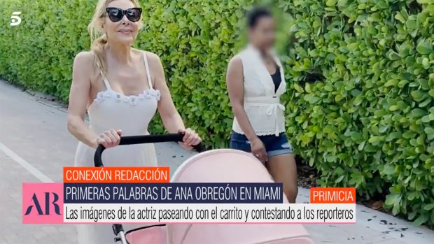 Ana Obreg&oacute;n paseando con su nieta / 'El programa de Ana Rosa' 