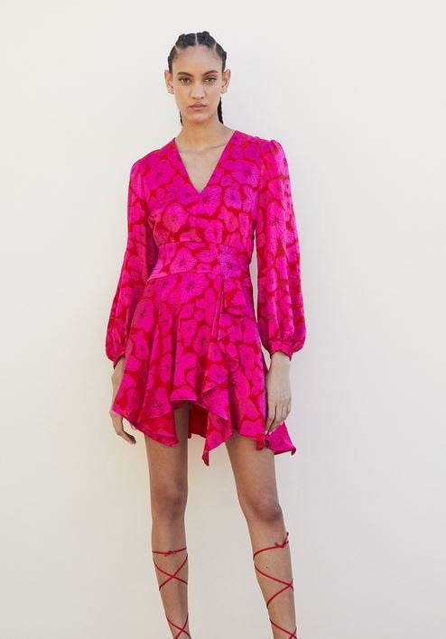 Rosa y rojo: así es el vestido con más potencial de Sfera