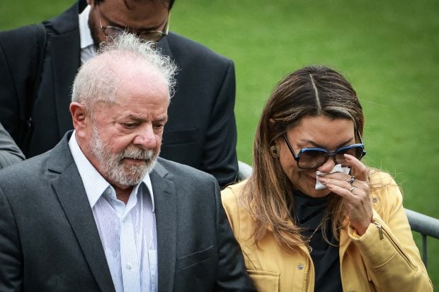 Ros&acirc;ngela Lula da Silva llorando junto a su marido. / Gtres