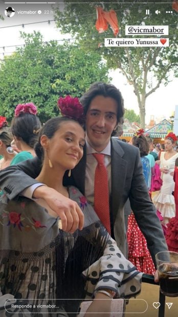 Victoria Federica con un amigo en la Feria de Sevilla. / Instagram