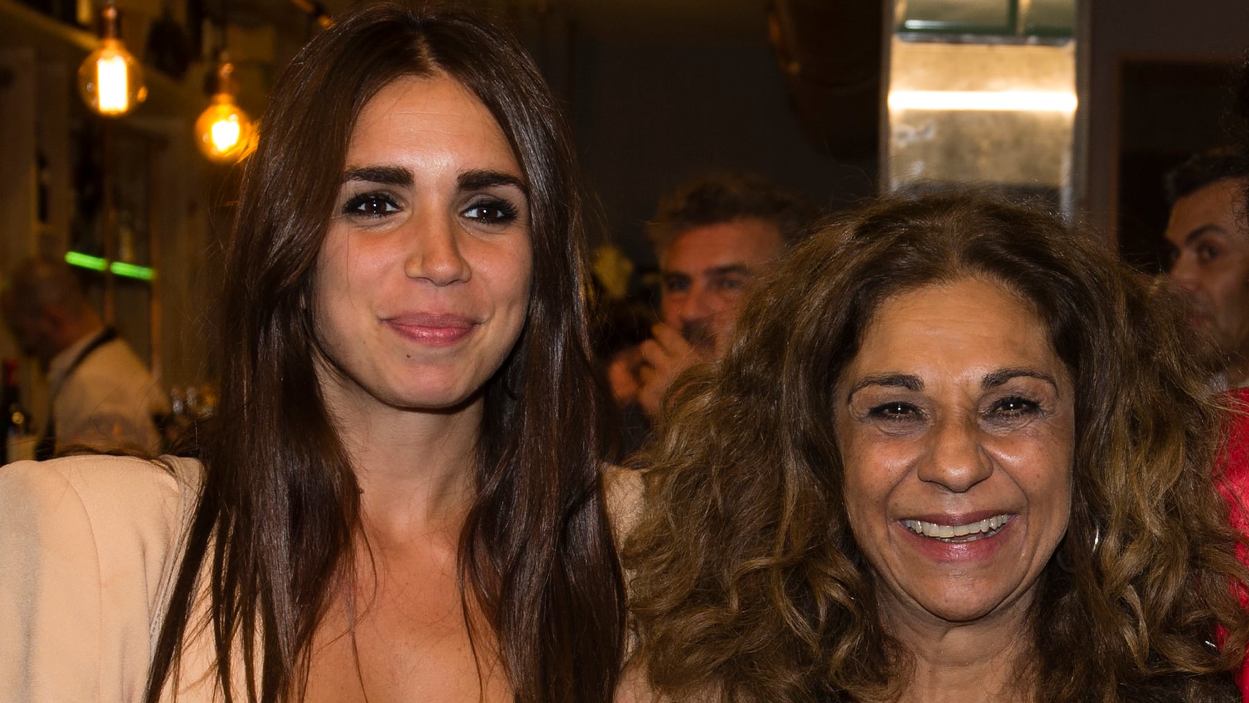 Elena Furiase y Lolita Flores en una presentación. / Gtres