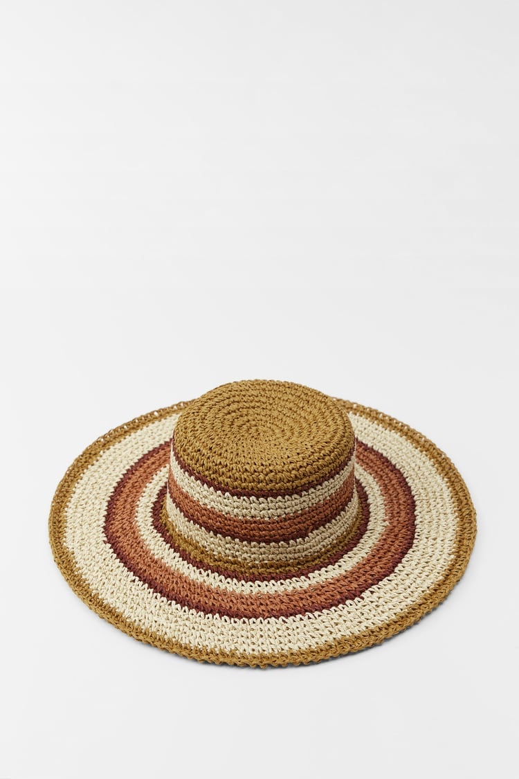 Las 10 prendas de Zara imprescindibles para este verano: vestidos, sombreros, sandalias...