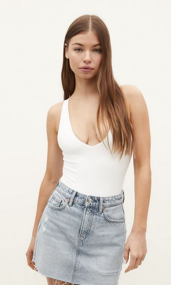 4 tops básicos de Stradivarius que te harán más fácil tus salidas