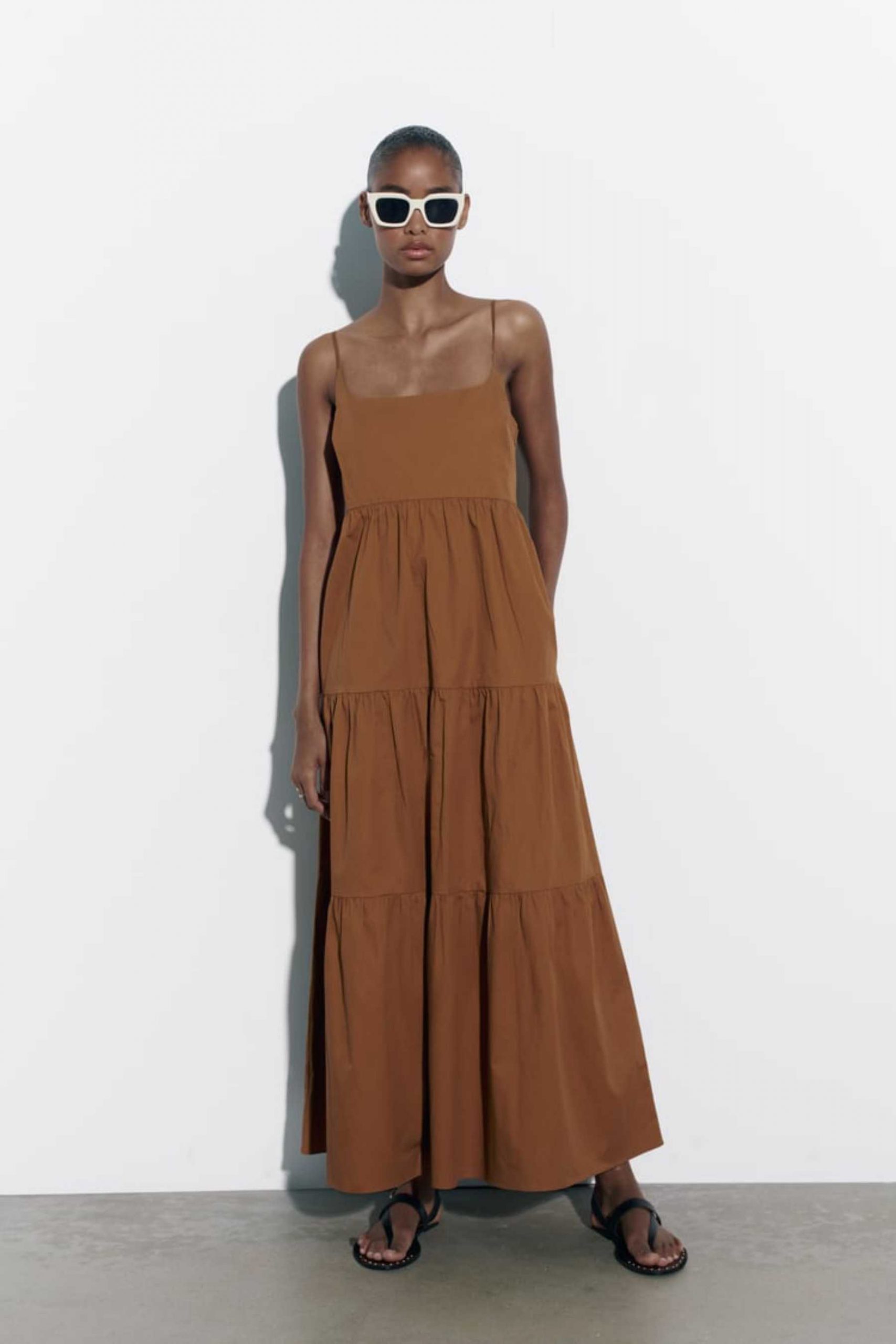 Vestido de tirantes popel&iacute;n / Zara 