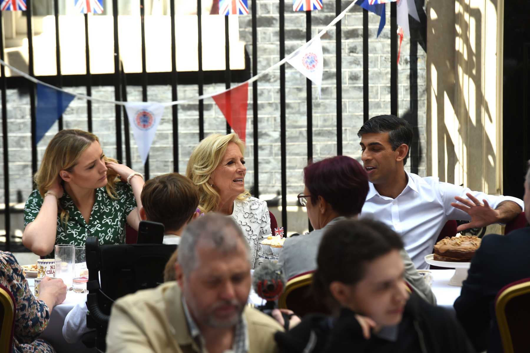 El primer ministro brit&aacute;nico, Rishi Sunak junto a Jill Biden en el almuerzo por la coronaci&oacute;n / Gtres