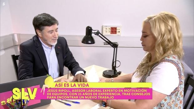 Bel&eacute;n Esteban haciendo su curr&iacute;culum en 'S&aacute;lvame'. / Telecinco