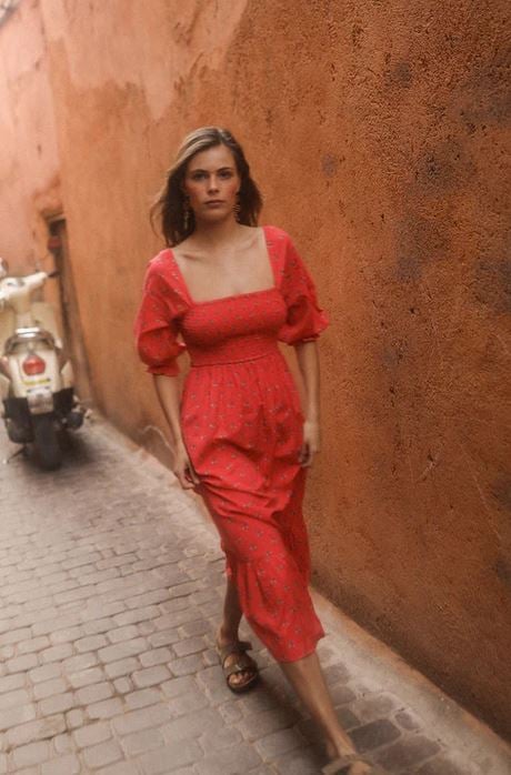 Fiebre por el vestido m&aacute;s veraniego de Noon que ya llevan todas en el Barrio de Salamanca