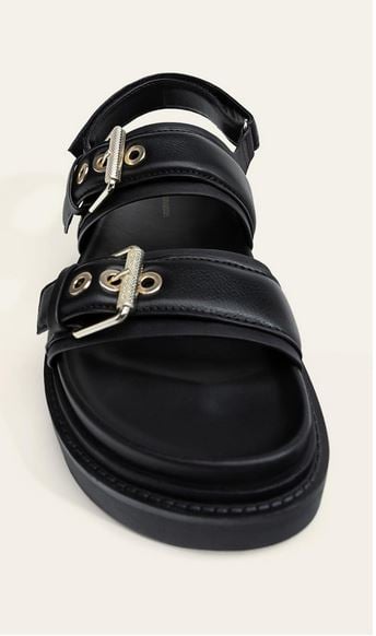 Han llegado a Stradivarius: las sandalias m&aacute;s bonitas ya se venden