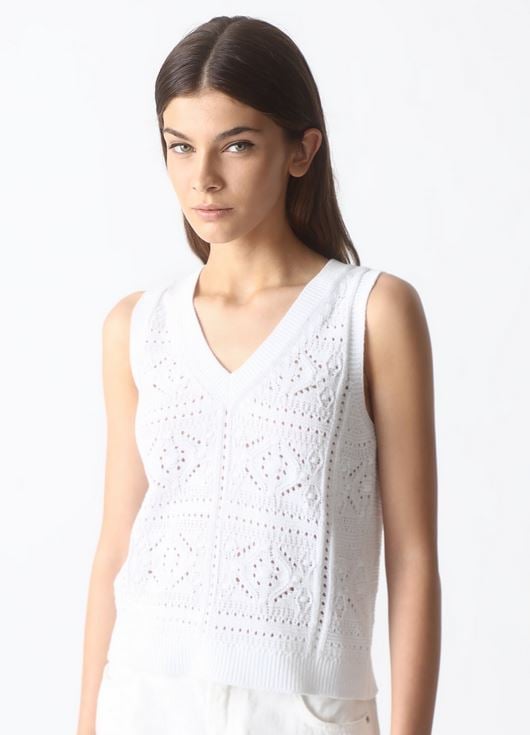 Lefties tiene el top que vendería Zara pero por muy poco dinero