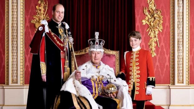 El Rey Carlos III junto a su hijo y su nieto en su ascenso al trono / Instagram