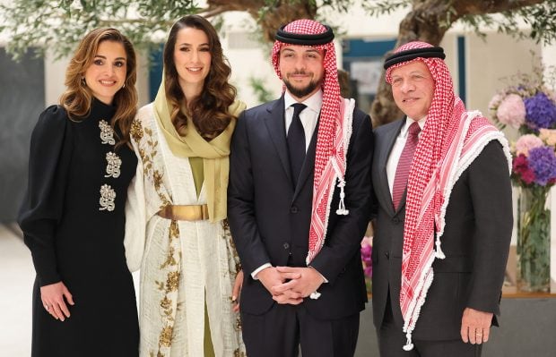 Los reyes de Jordania junto al pr&iacute;ncipe Hussein y su futura esposa. / Gtres