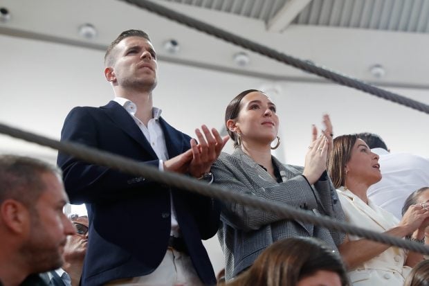 Alba D&iacute;az y su novio Alberto / Gtres