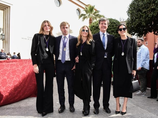 Cayetano Mart&iacute;nez de Irujo, B&aacute;rbara Mrjan, Genoveva Casanova y sus hijos Amina y Luis / Gtres